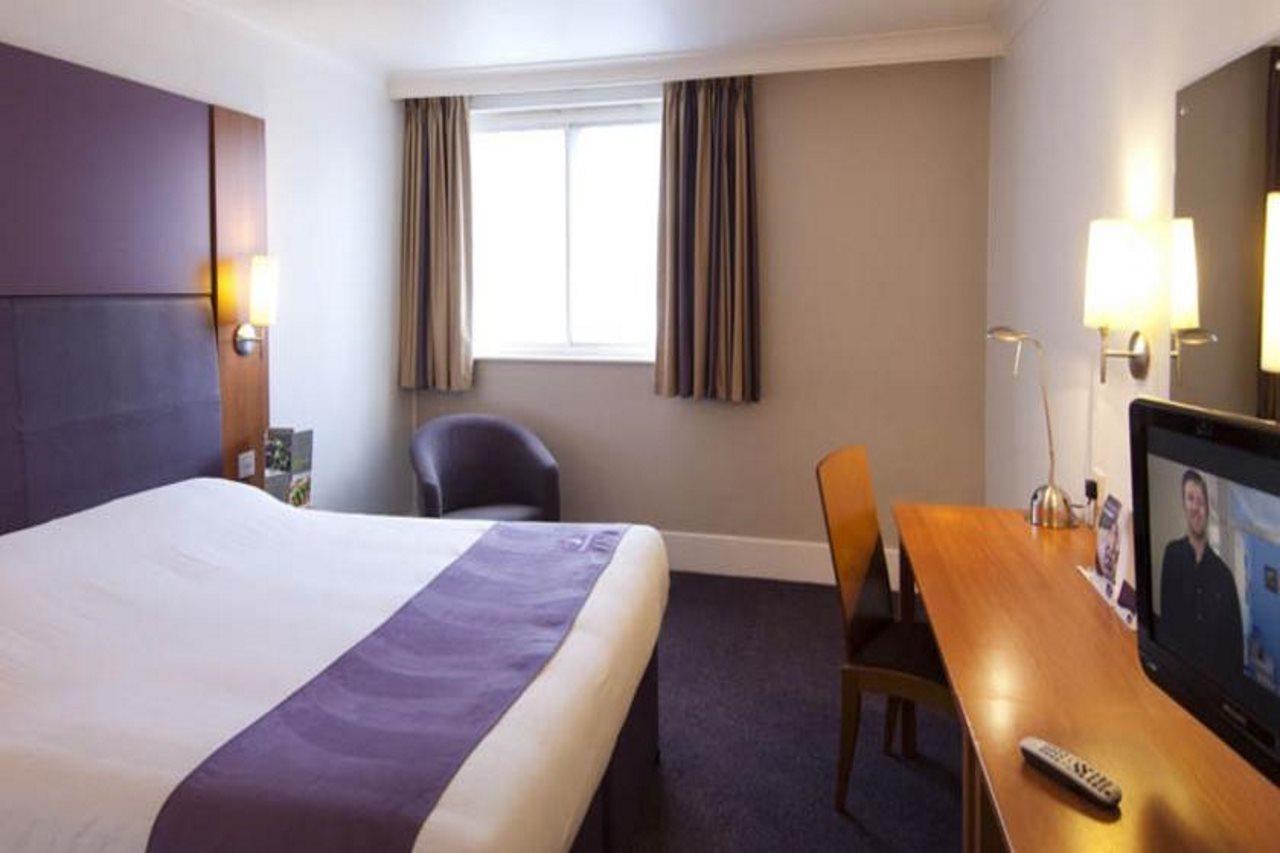 Premier Inn Nottingham Arena Esterno foto